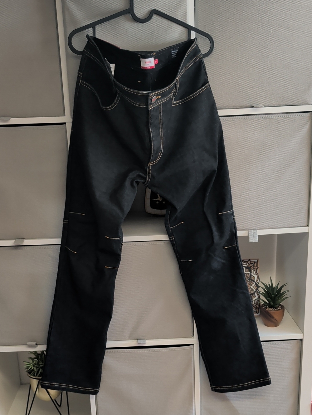 Men's Black Straight-Leg Fleece Lined Jeans with Contrast Stitching